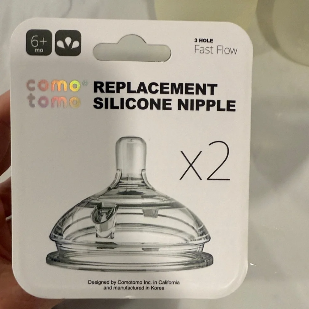 Comotomo Silicone Baby Bottles with Green Accents - Picture 3 of 5